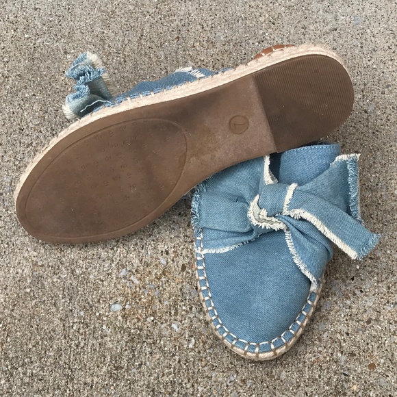 DV Dolce Vita Desirae Denim Bow Slip Ons - Size 7 - Picture 7 of 8